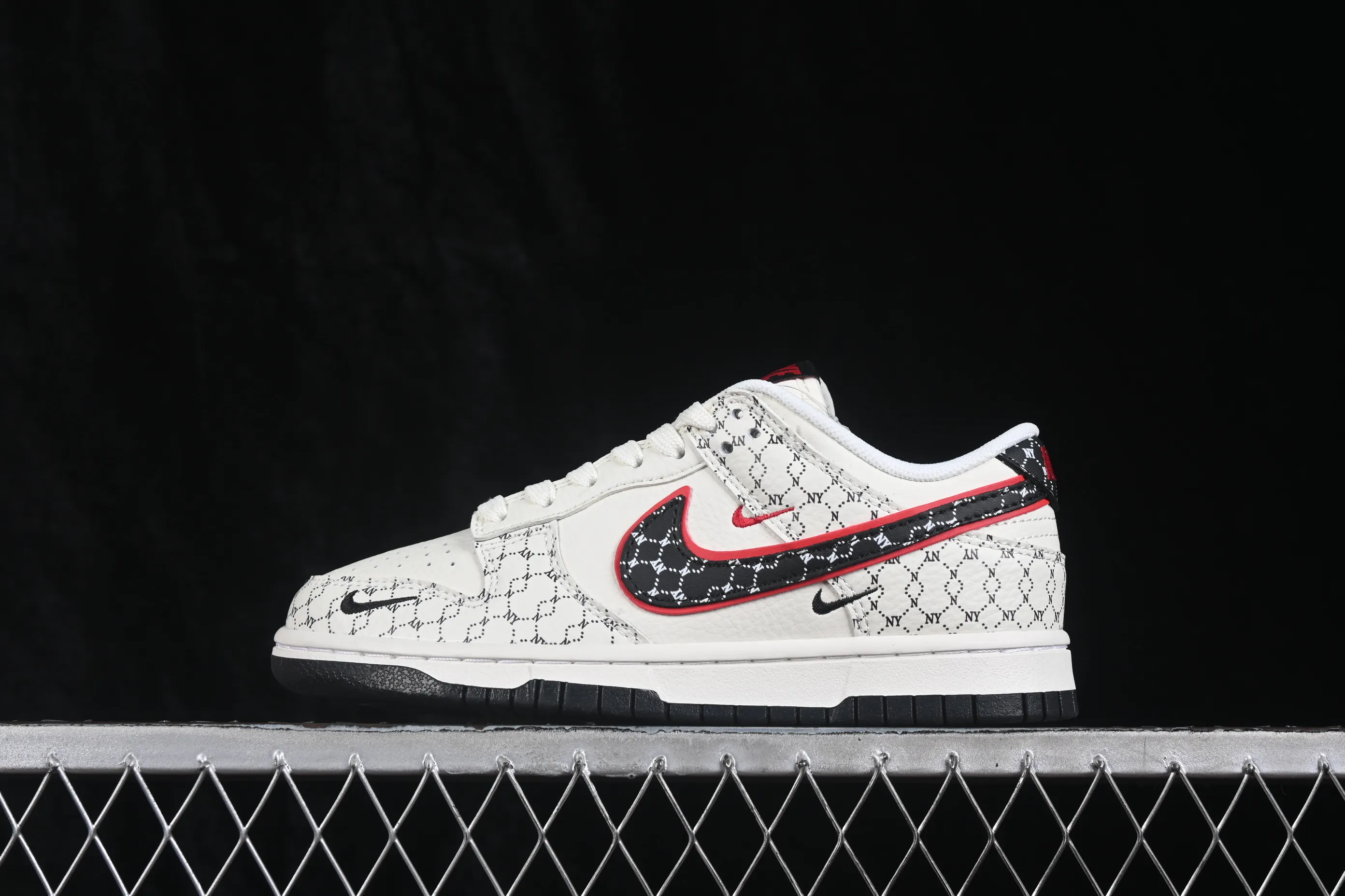 All categories Nk SB Dunk Series Nk SB Dunk Low High-end customized low-top sneakers Nike SB Dunk Low joint model High-end customized low-top casual skateboard shoes HS1024-002
